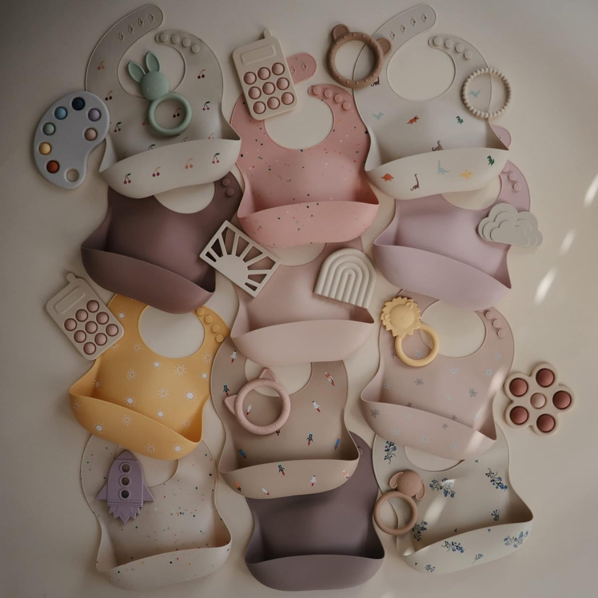 Mushie Silicone Baby Bib - Dusty Rose