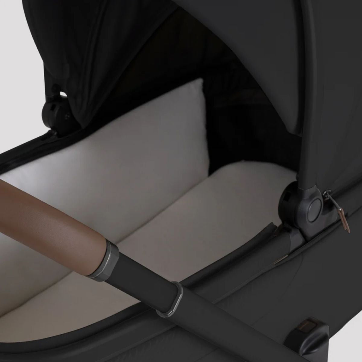 Silver Cross Cove 2 Compact Bassinet - Onyx on Luna Baby Store Miami