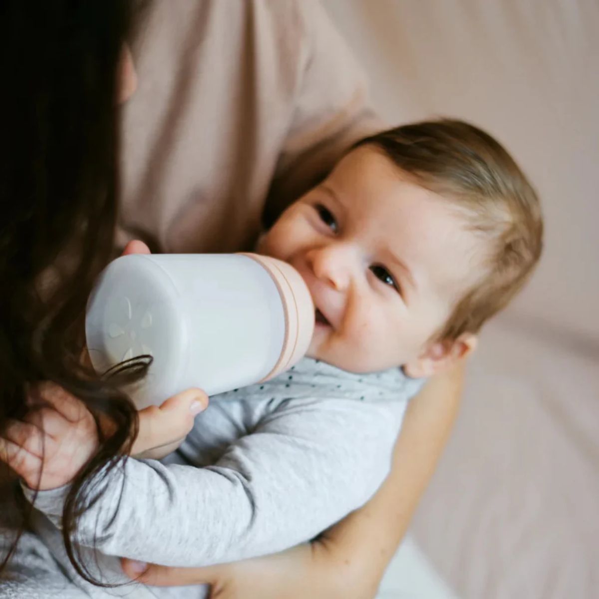 Suavinex Zero.Zero Anti-Colic Baby Bottle 6 oz Adaptable Flow 0M+ - Light Tone